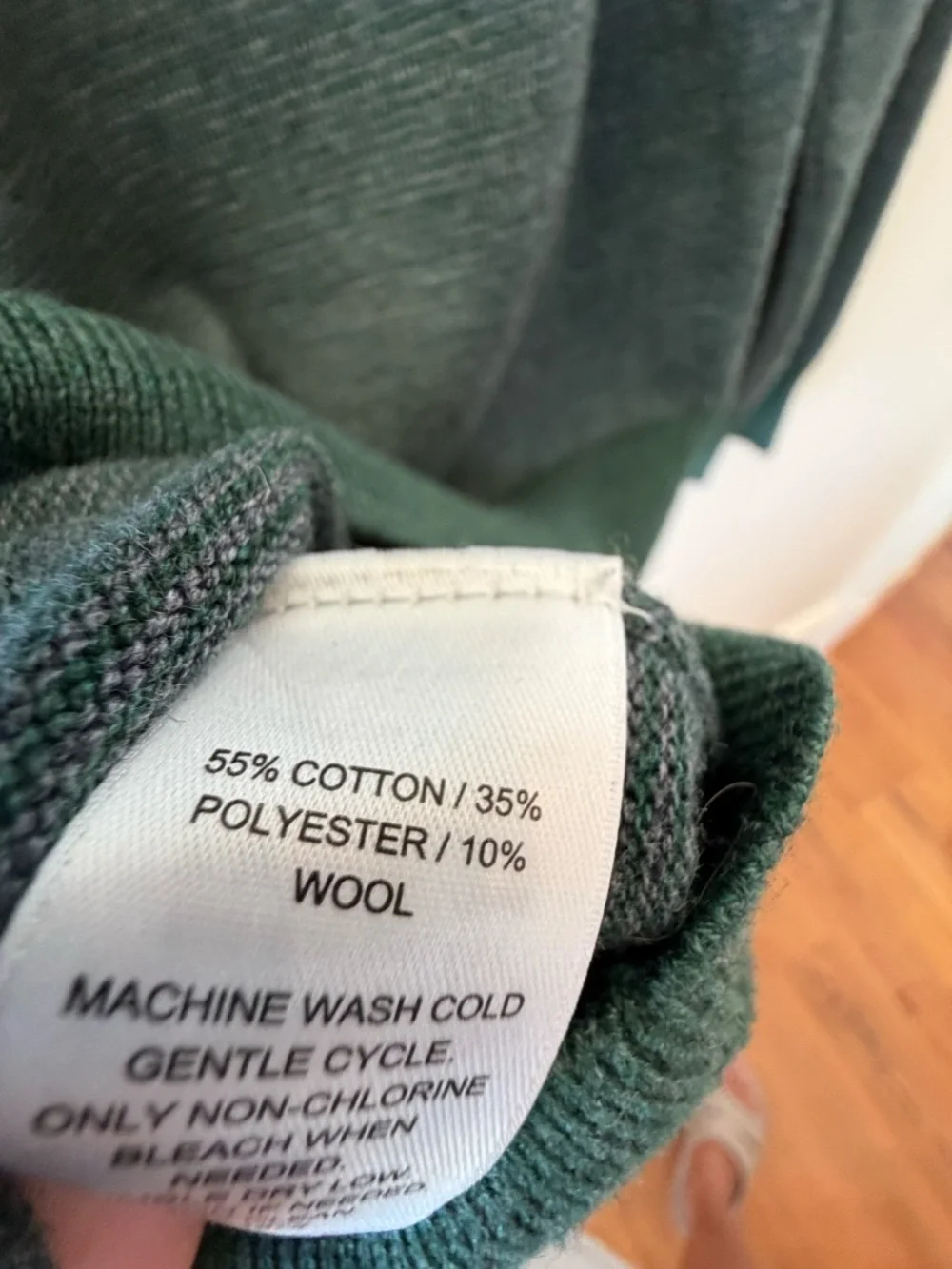 Men's Vineyard Vine's Dark Green Crew Neck sweater Size Small NWOT